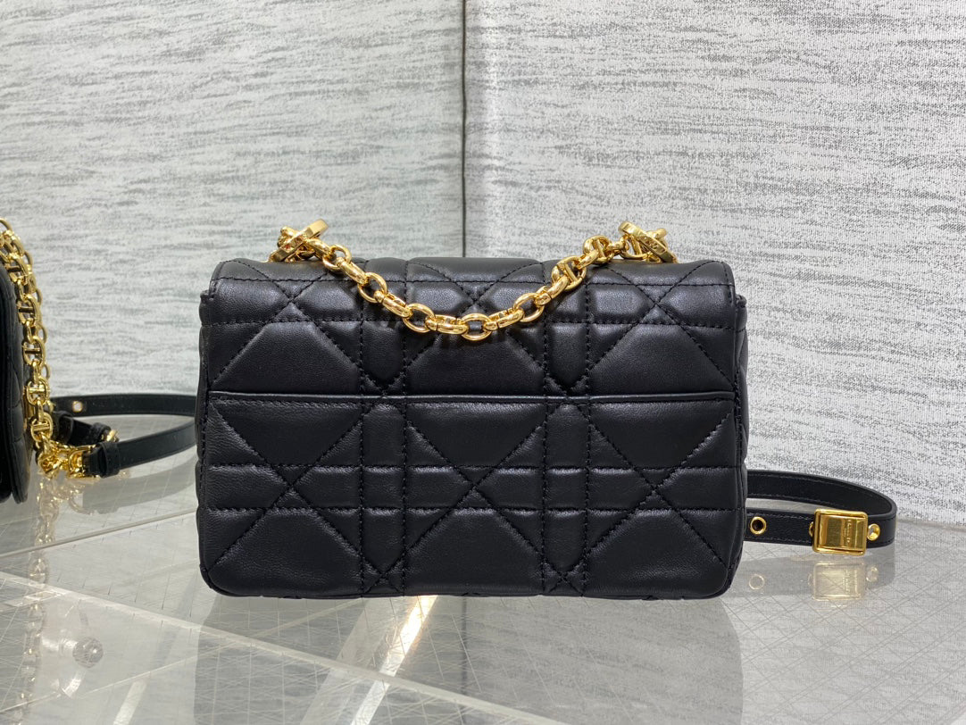 Caro Quilted Crossbody Bag｜20x13x7cm Calfskin｜Gold Chain Strap｜Day-to-Night Versatile