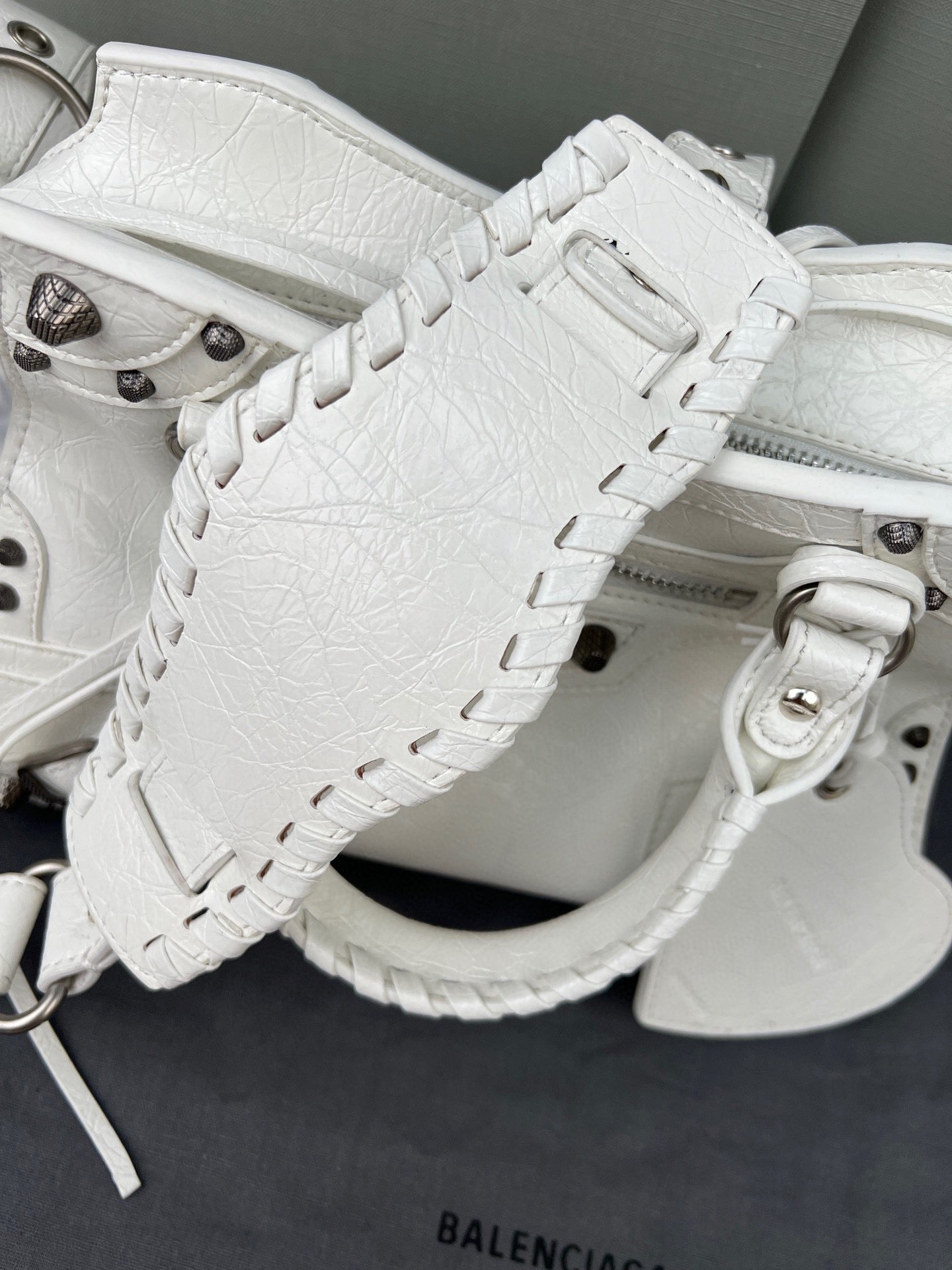 White Paris Neo Cagole Biker Bag 2023 - Edgy Heart Mirror Bucket Bag | 26cm Statement Piece