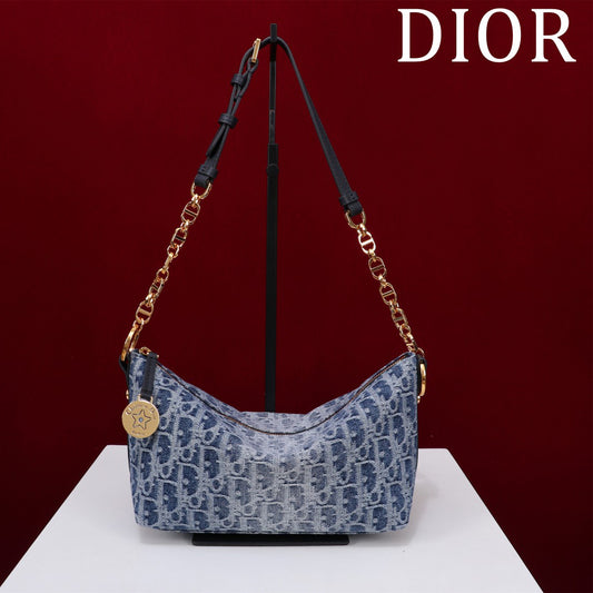 Star Hobo Denim Chain Bag｜3D Graphic Quilting｜Adjustable Leather-Strap Chain｜Rivets & Star Charm