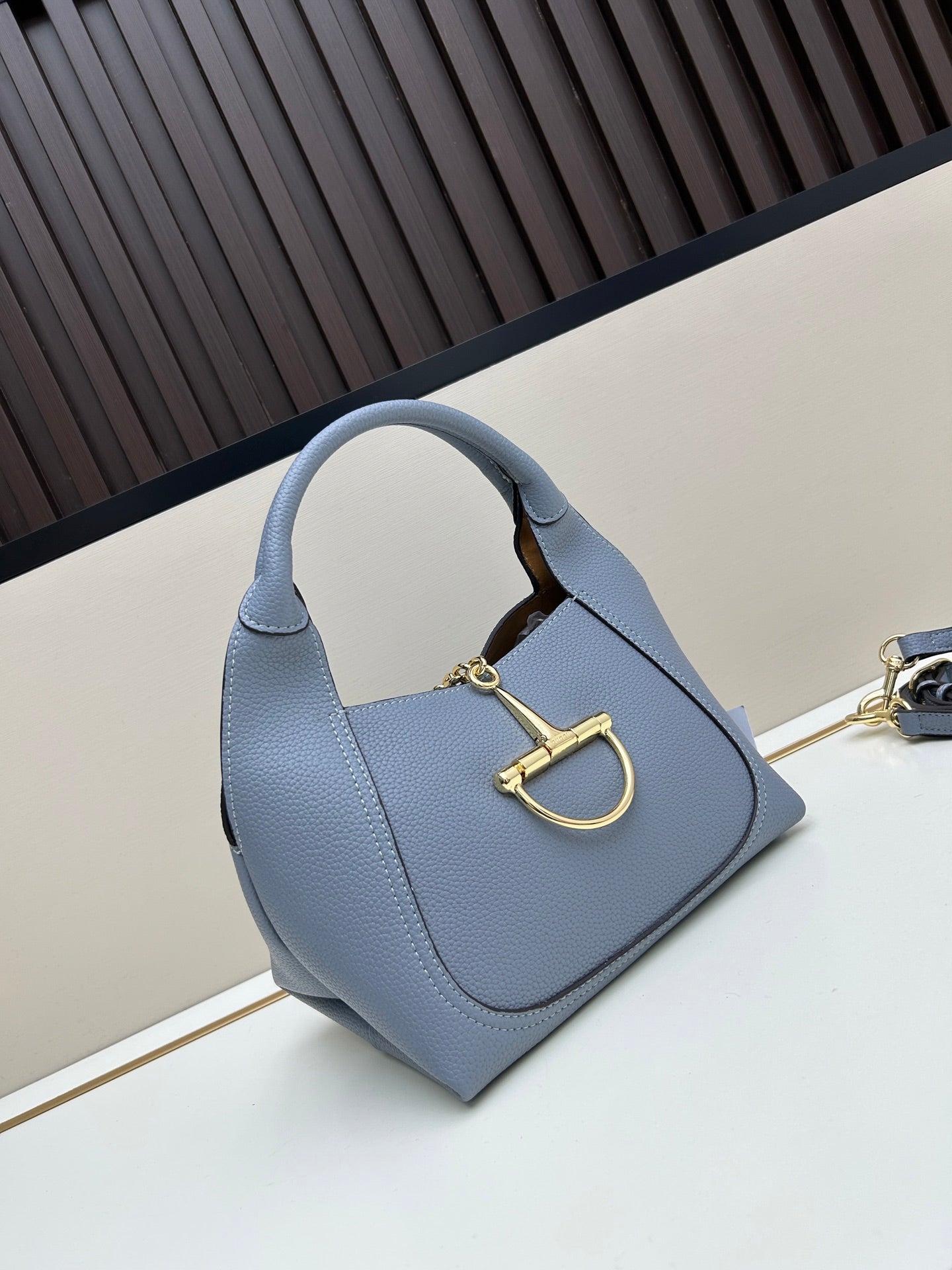 GUCCI Softbit Calfskin Tote & Crossbody Bag with Gift Box 27.5X21X16CM (2023 New Designer Handbag)