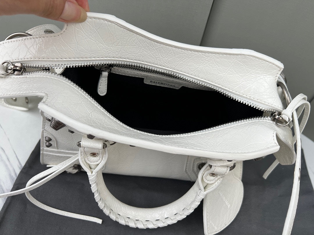 White Paris Neo Cagole Biker Bag 2023 - Edgy Heart Mirror Bucket Bag | 26cm Statement Piece