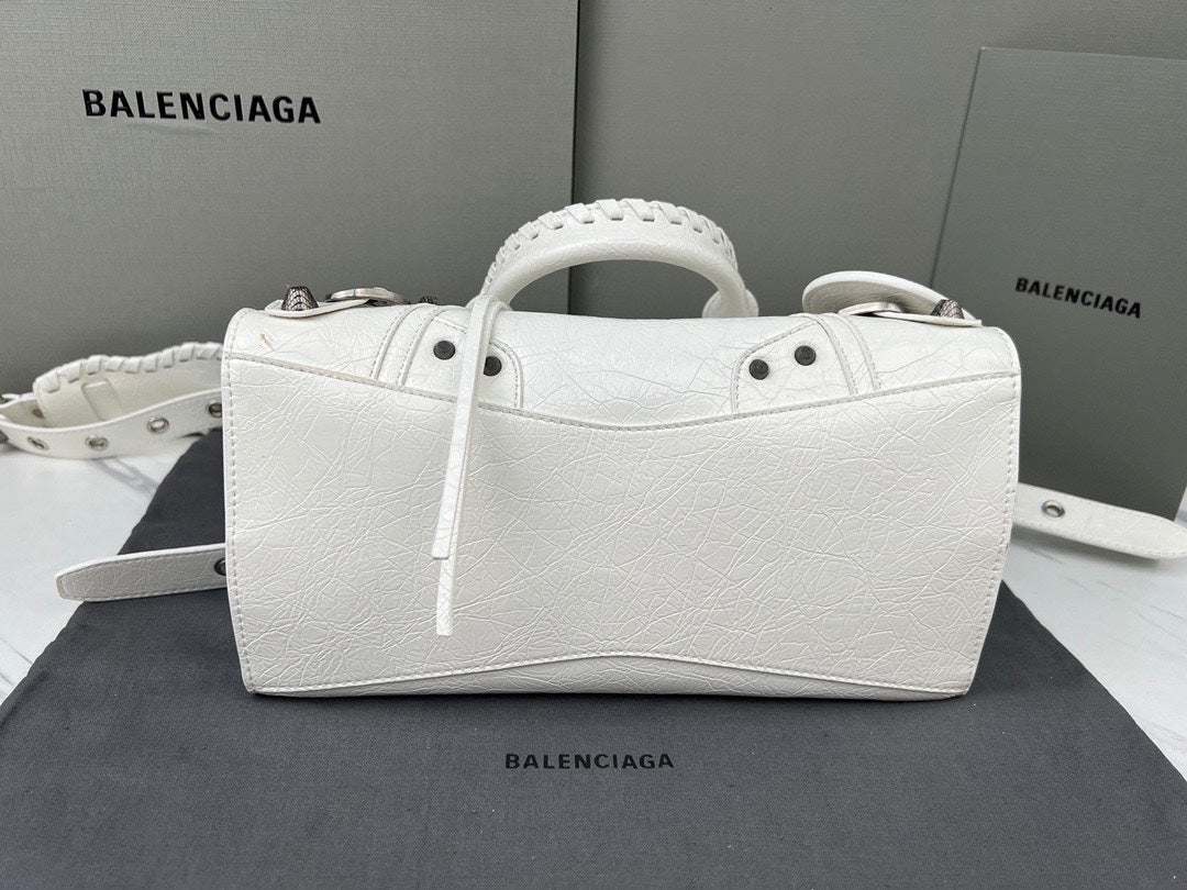 White Paris Neo Cagole Biker Bag 2023 - Edgy Heart Mirror Bucket Bag | 26cm Statement Piece