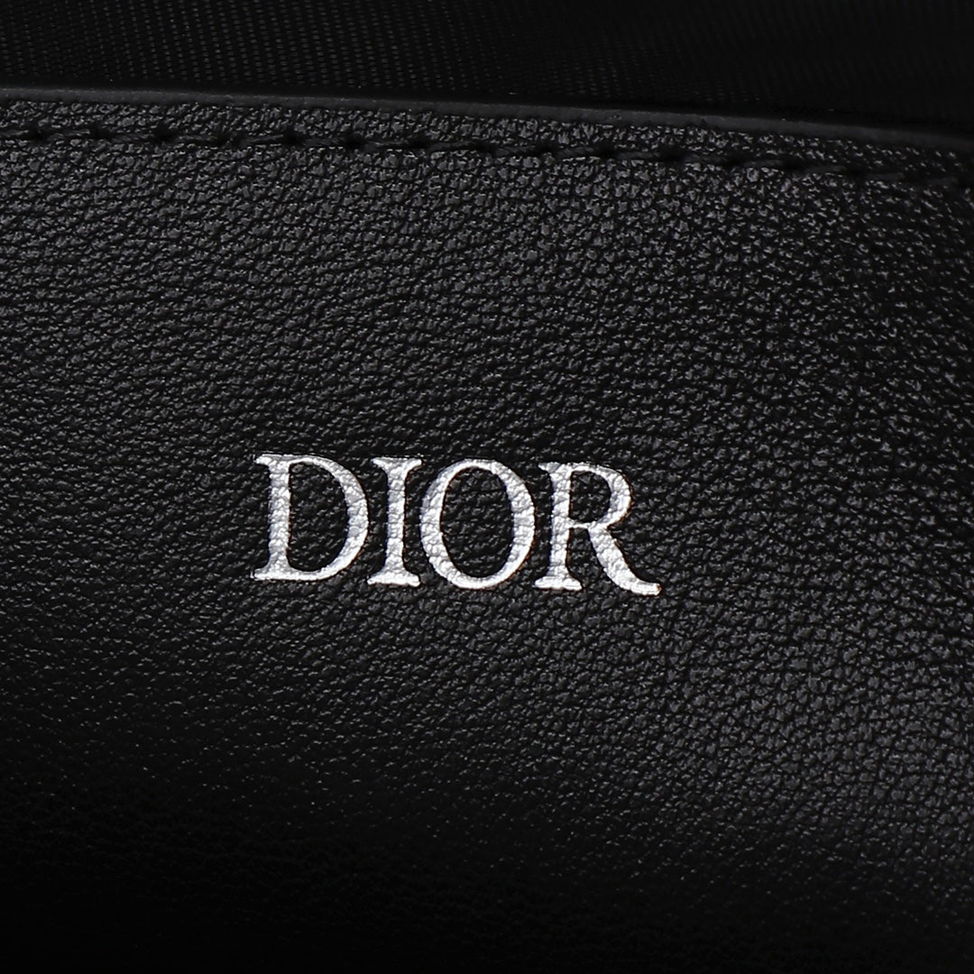 A5 Oblique Print Clutch Bag｜Beige & Black Contrast Trim｜4 Card Slots & Phone Pocket｜Brass Zipper