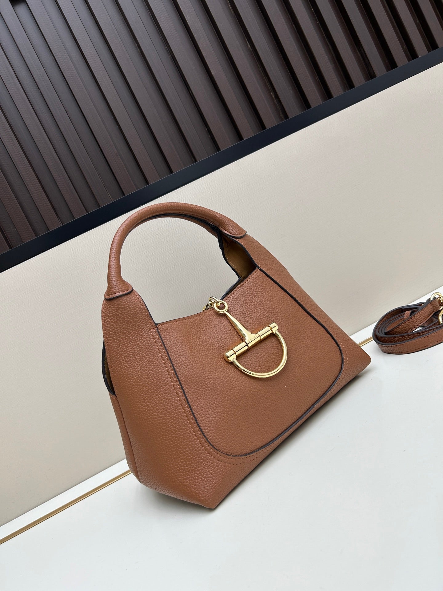 GUCCI Softbit Calfskin Tote Bag with Gift Box 27.5x21x16cm 2024 New Women's Work Bag (Perfect Holiday Gift)