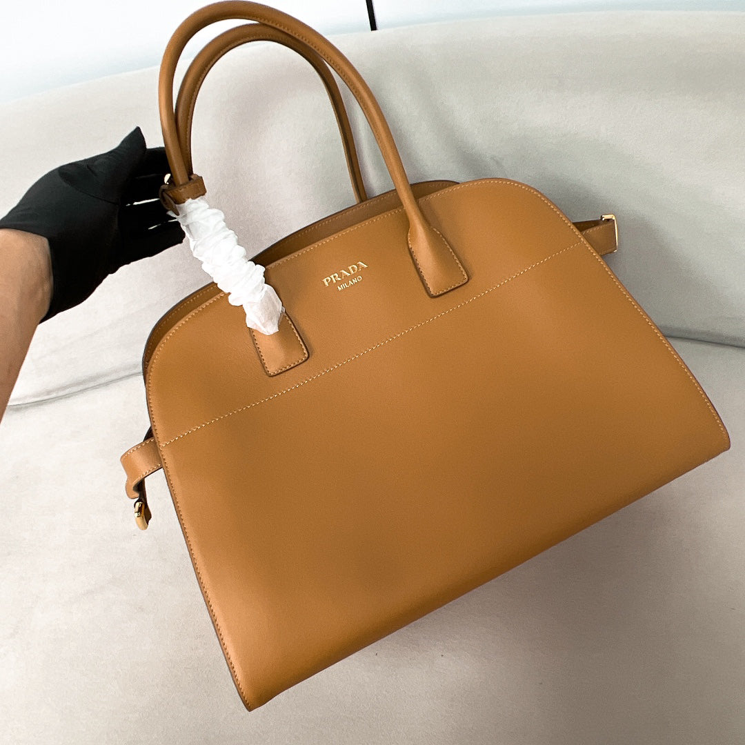 🎉 NEW RELEASE: Structured Tote Bag 40x29x20cm - Grain Leather Luxury Work Bag w/ Signature Logo