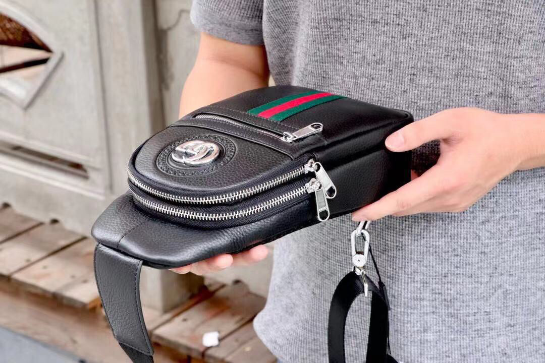 Gucci Men's Crossbody Bag | Italian Full-Grain Leather | 30x18x7cm Anti-Theft Design