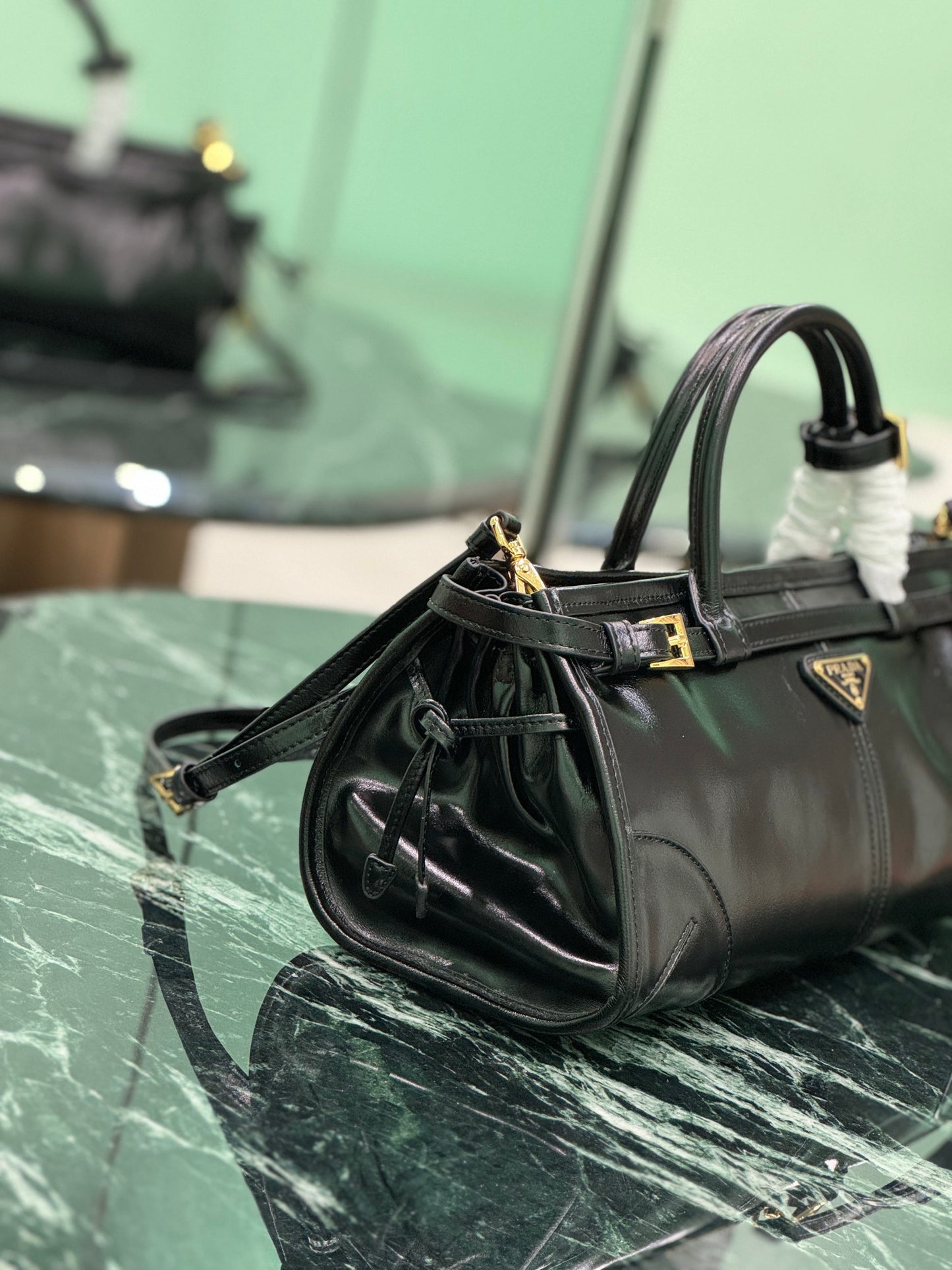 [2023 AW New] SoftLux Short Handle Waxed Leather Bag Vintage Gold Hardware with Triangle Logo 32cm Convertible Crossbody Tote