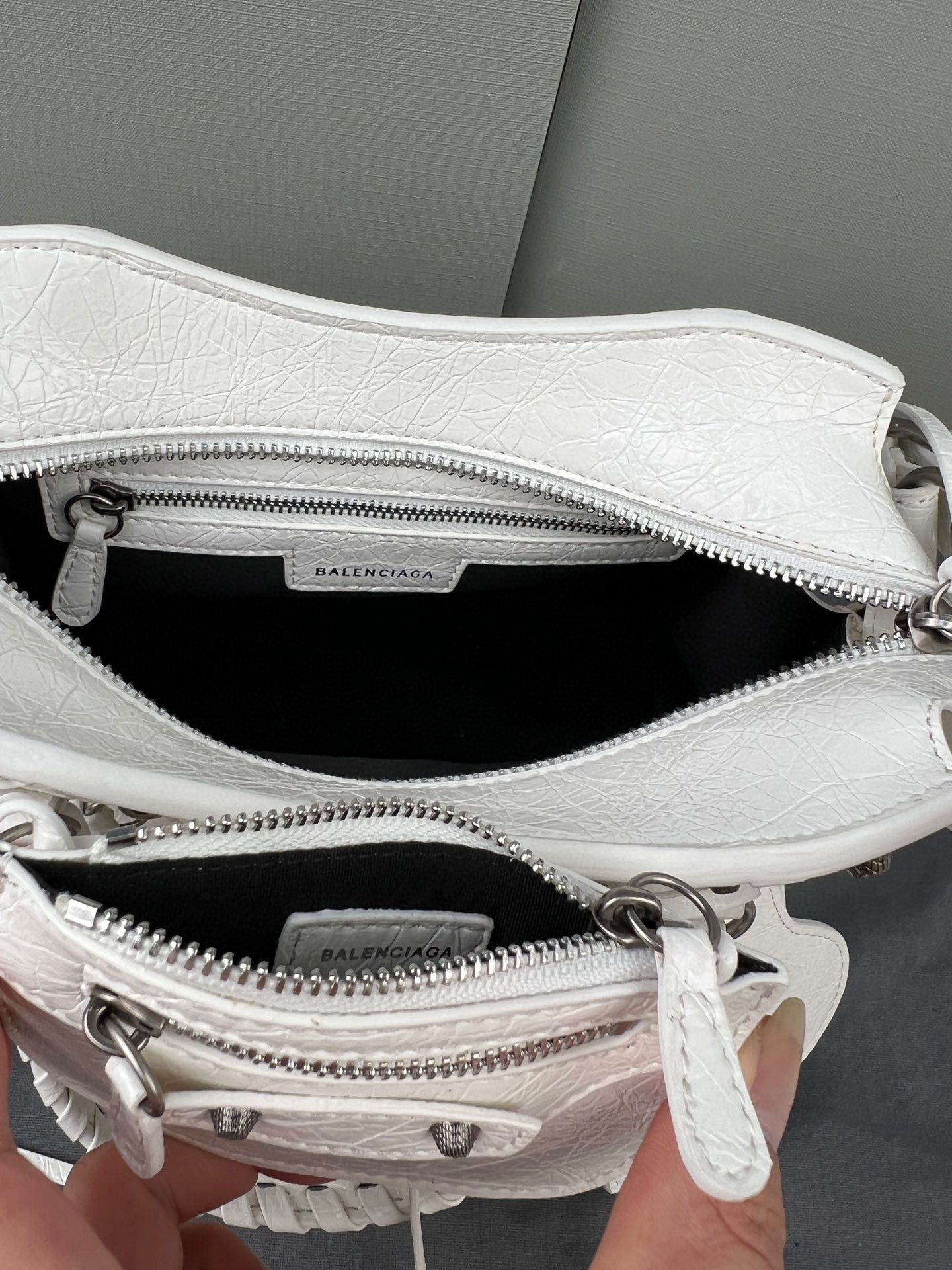 White Paris Neo Cagole Biker Bag 2023 - Edgy Heart Mirror Bucket Bag | 26cm Statement Piece