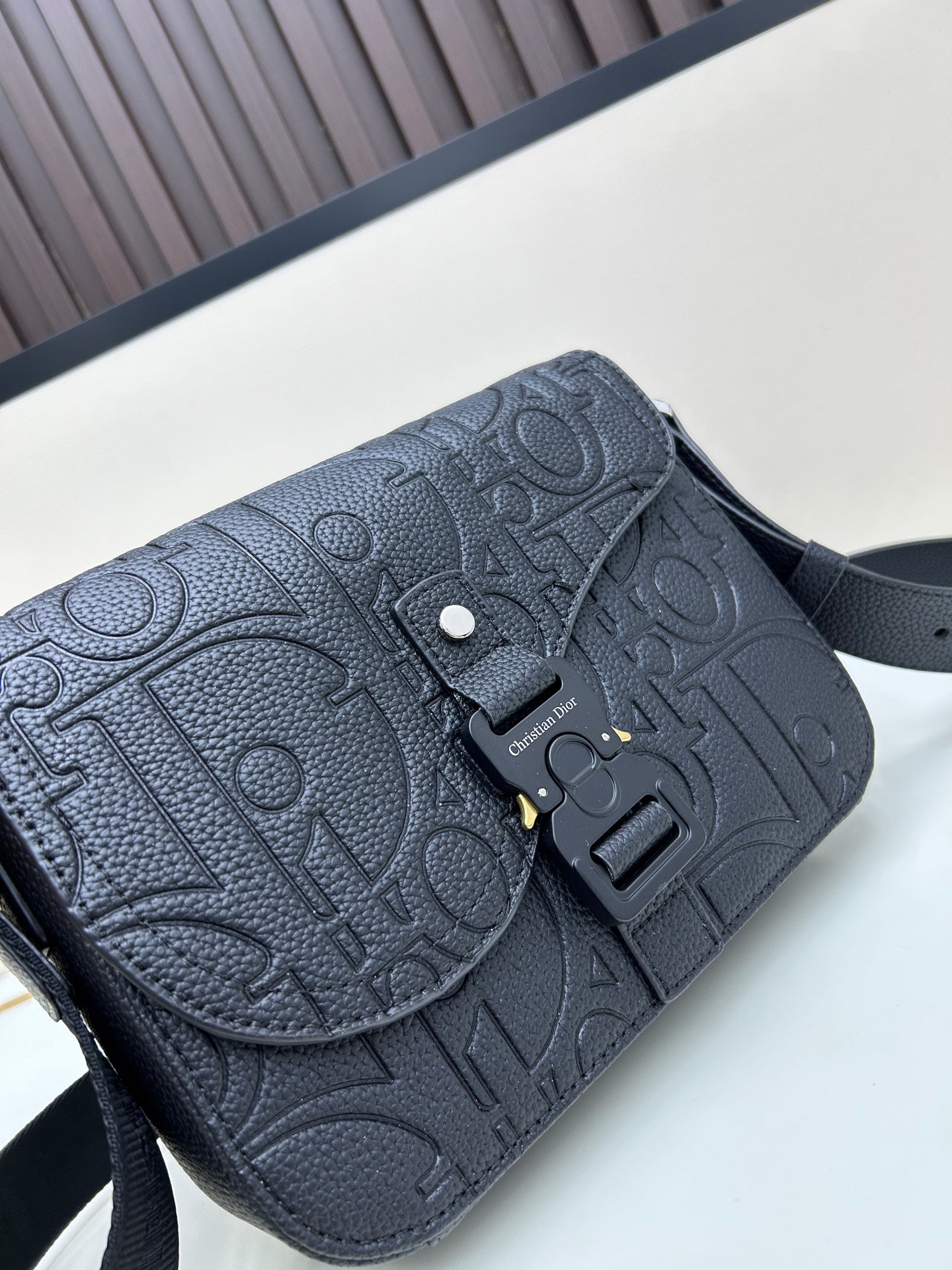 DIOR GRAVITY Oblique Embossed Saddle Messenger Bag - Detachable Strap for Work & Date, 23cm