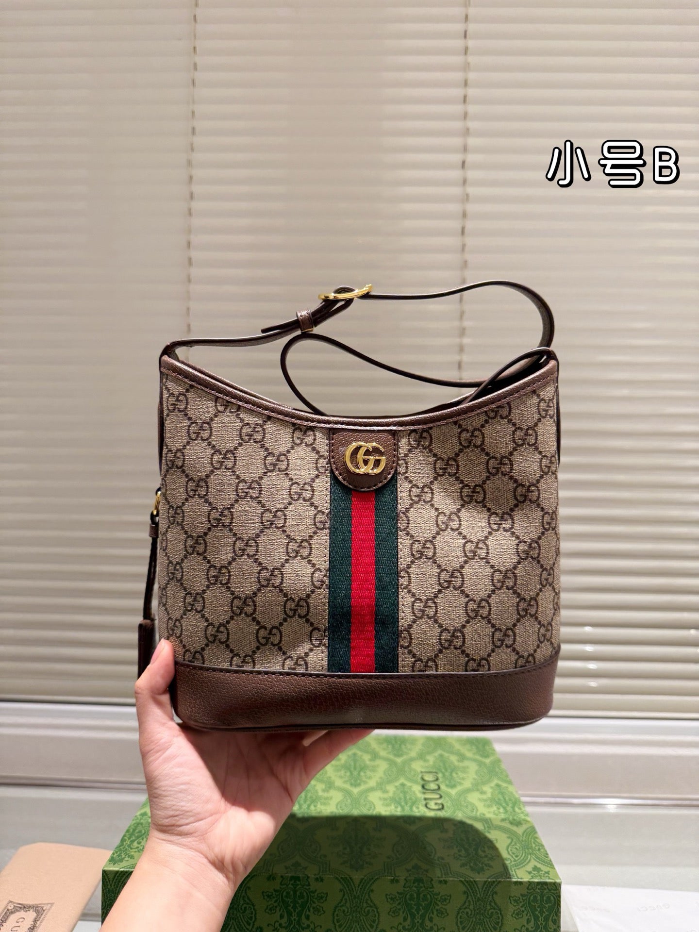 Gucci GG Hobo Tote Bag – 34.3x23.2cm Lightweight & Spacious Timeless Brown Monogram Perfect for Work & Travel