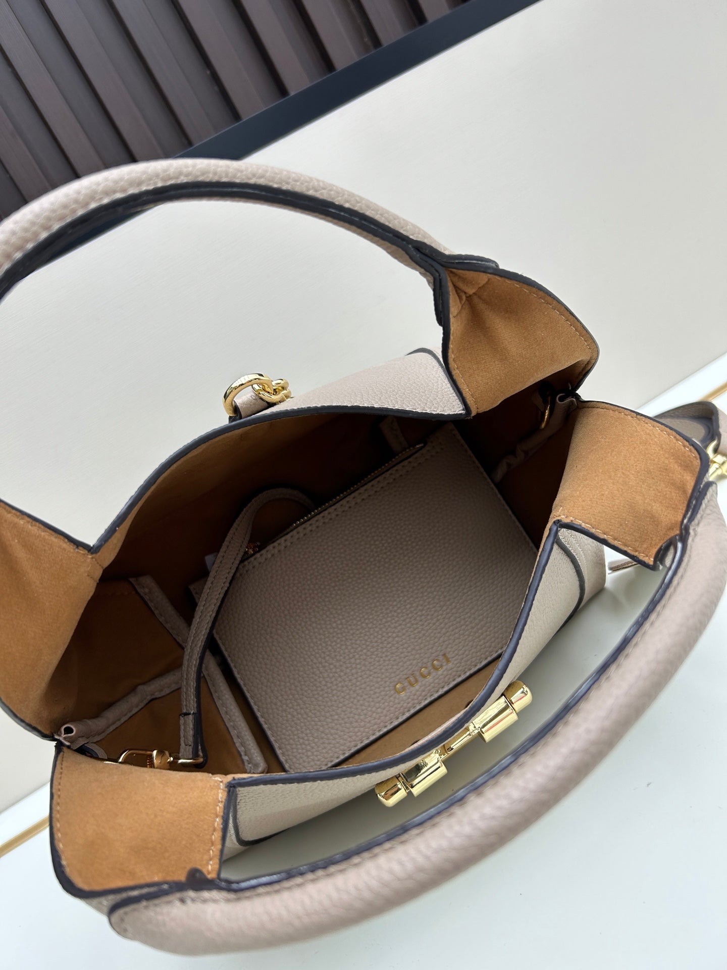 GUCCI Softbit Calfskin Tote Bag with Gift Box 27.5x21x16cm 2023 Holiday Edition Crossbody & Shoulder Bag