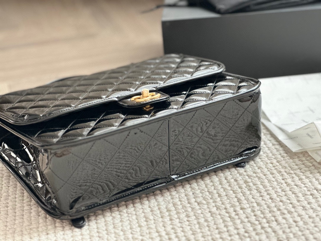 Chanel22k Glossy Quilted Backpack | Classic Metal Chain + 3D Diamond Stitch | 31x26cm Limited Edition Luxury