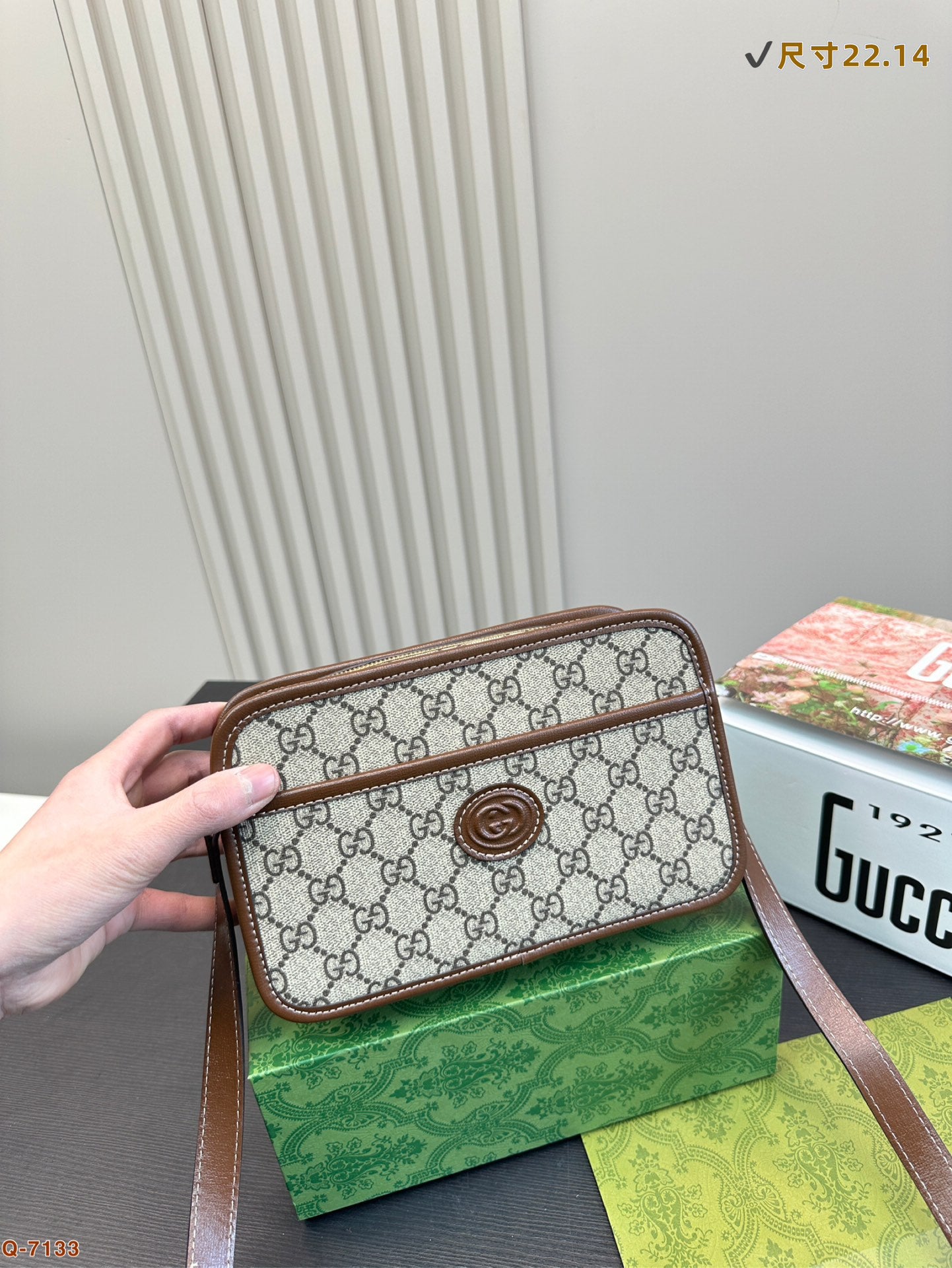 Gucci GG Monogram Camera Bag – Unisex Vintage Square Design 22x14cm Classic Crossbody