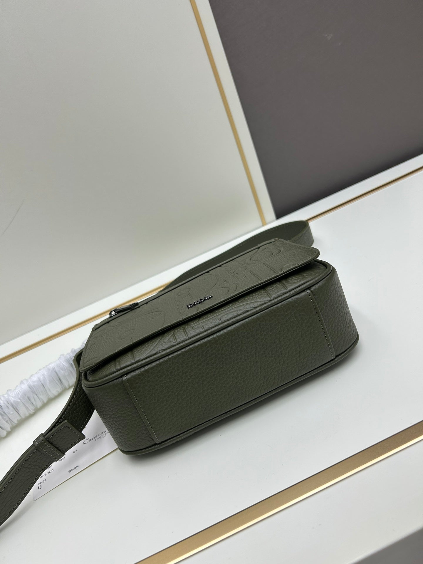 Dior Men's 2024 Fall Messenger Bag｜Top Original Luxury｜Magnetic Flap & Spacious Design｜Adjustable Leather Strap｜Gravity Embossed Leather