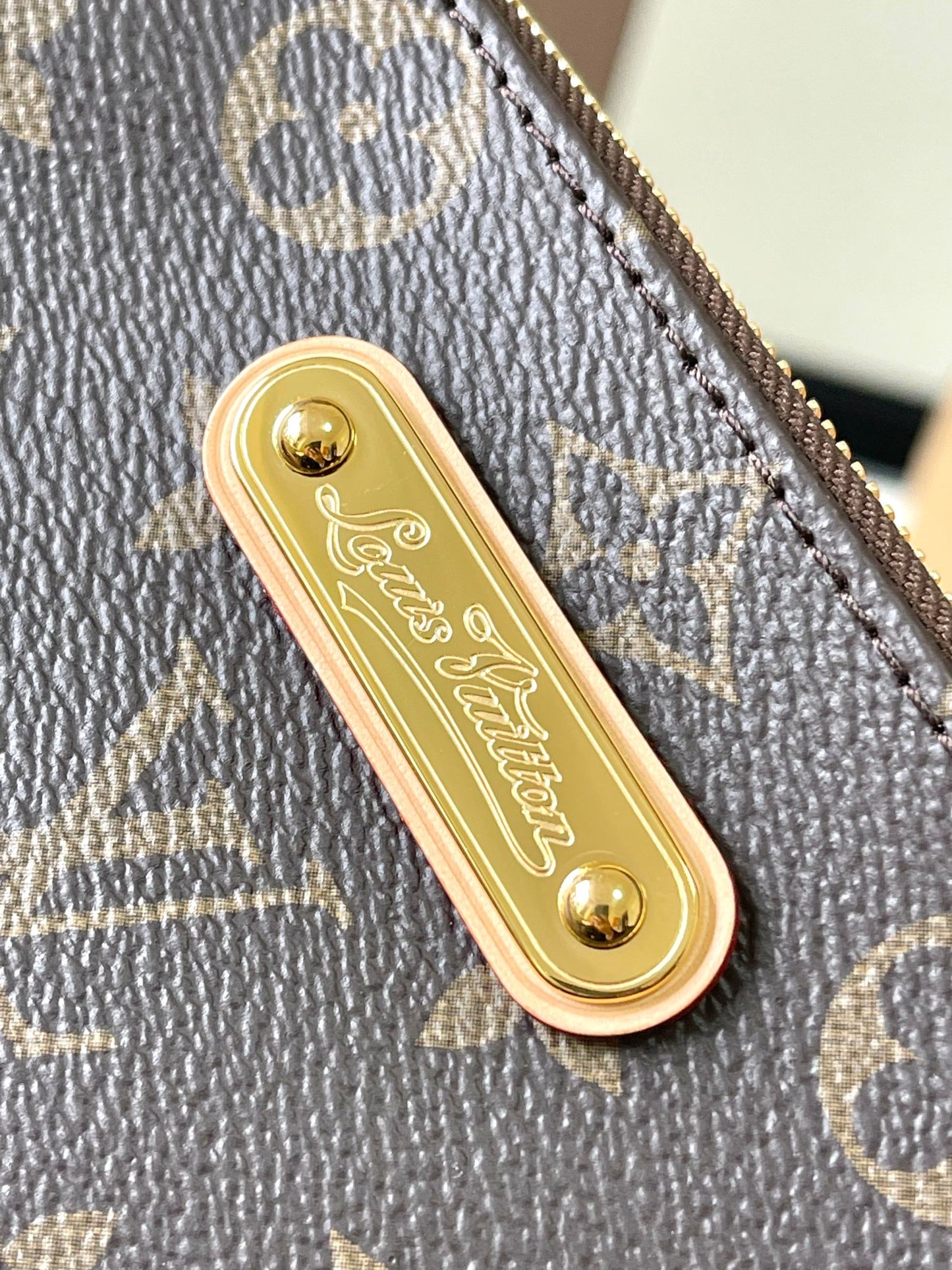 Vintage EVA Handbag | Premium MB Chip Edition Genuine Leather | A-Grade Steel Hardware | Imported Original Fabric | Duty-Free Factory Packaging