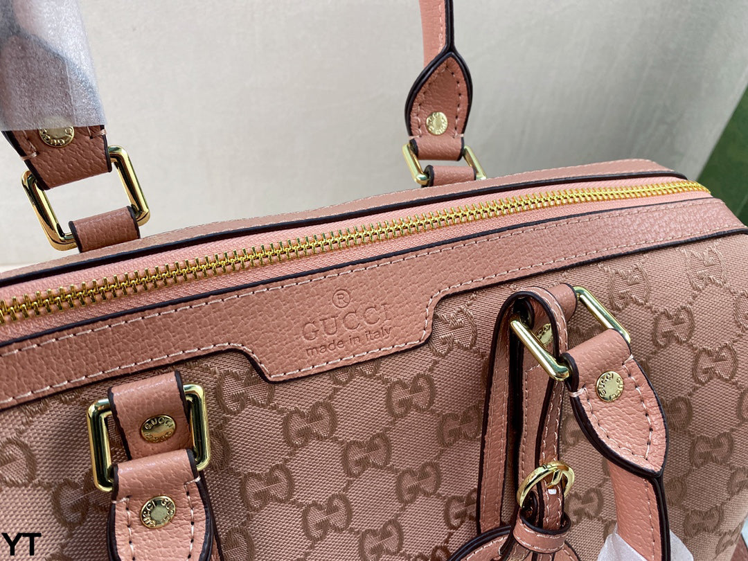 Gucci GG Canvas Pillow Tote Bag – Reversible Shoulder & Hand Carry 32x22cm Lightweight & Durable Must-Have Luxury