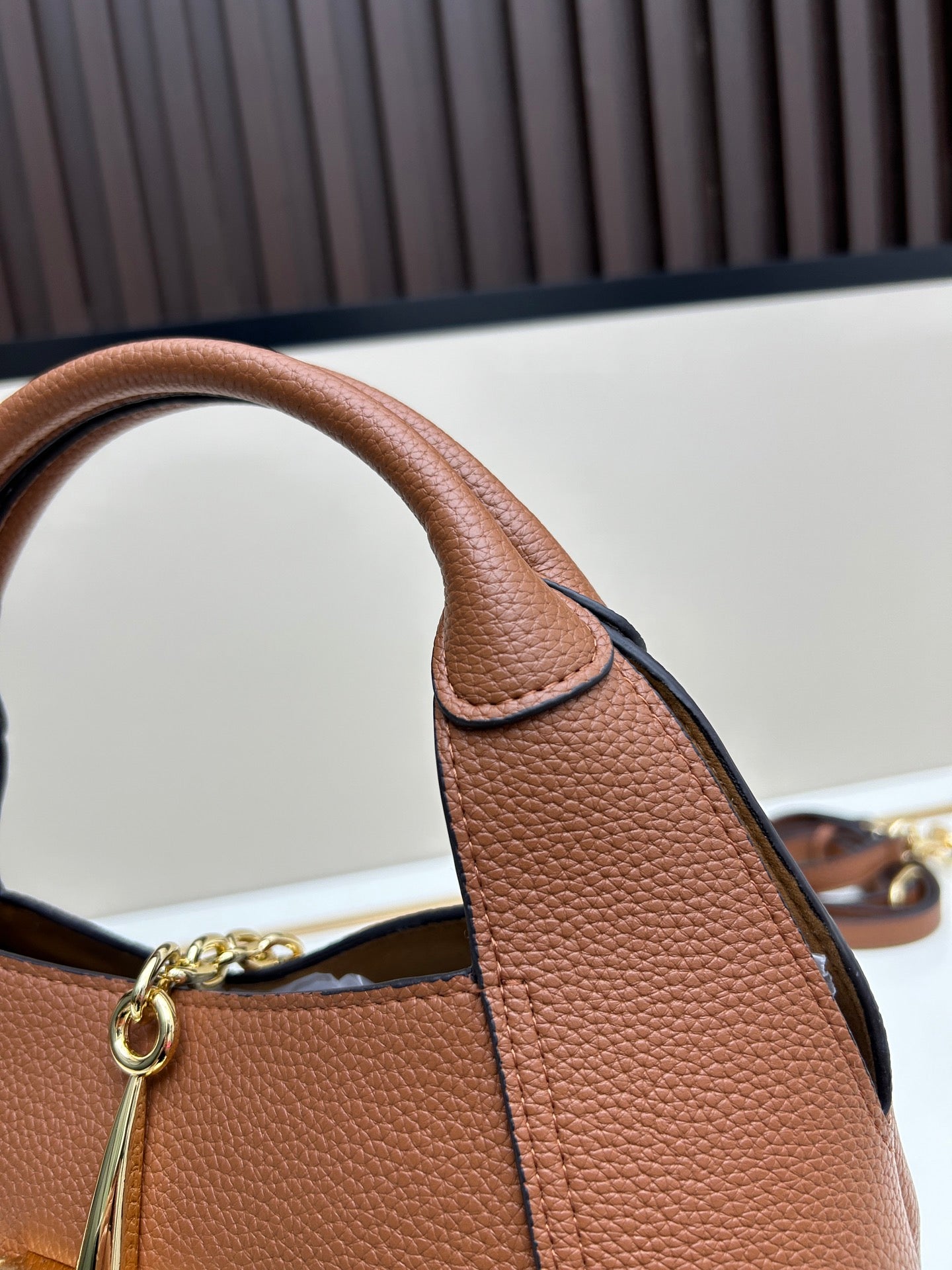 GUCCI Softbit Calfskin Tote Bag with Gift Box 27.5x21x16cm 2024 New Women's Work Bag (Perfect Holiday Gift)