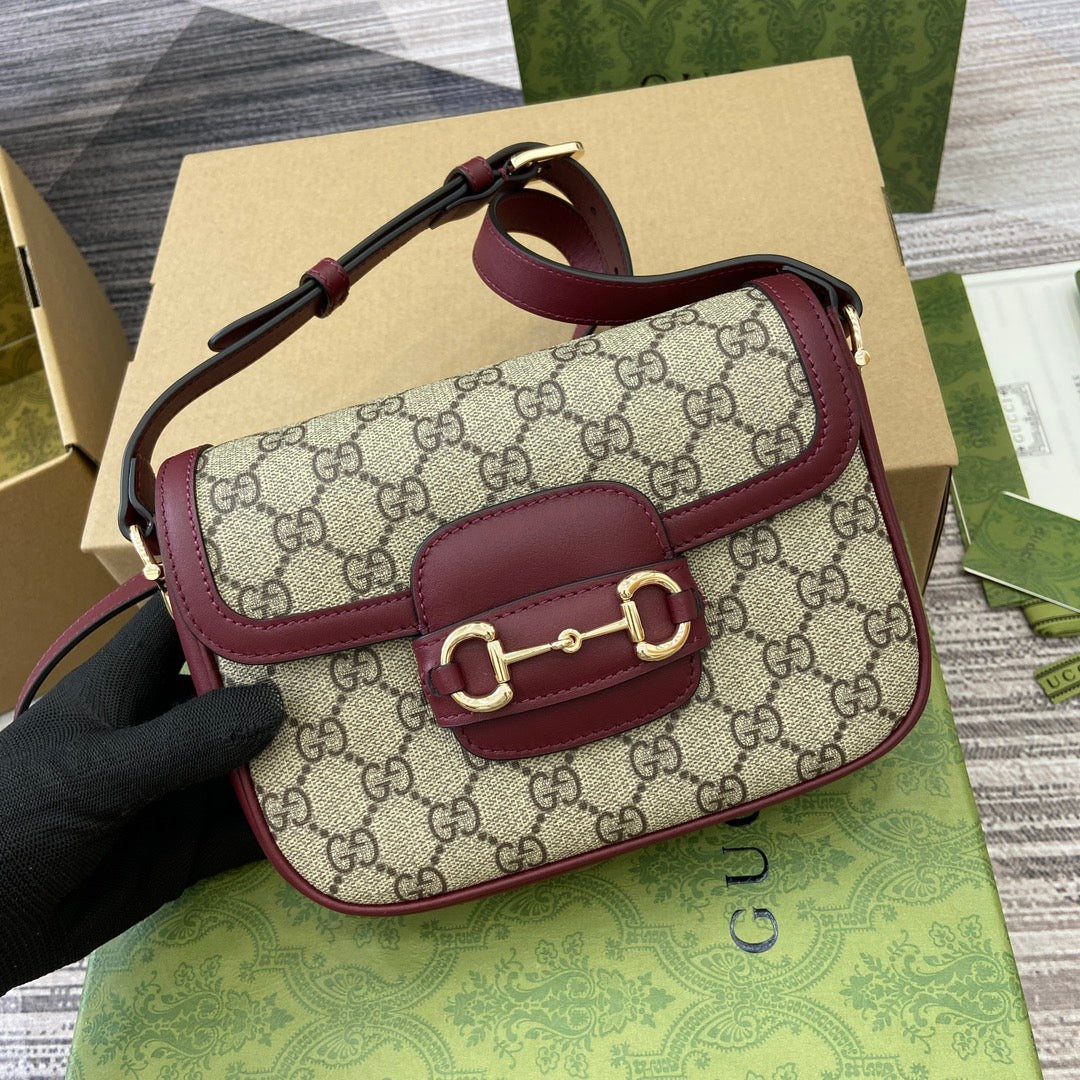 GUCCI Horsebit 1955 Burgundy Mini Shoulder Bag｜Valentine's Campaign｜Embossed GG Canvas｜20×14×5cm