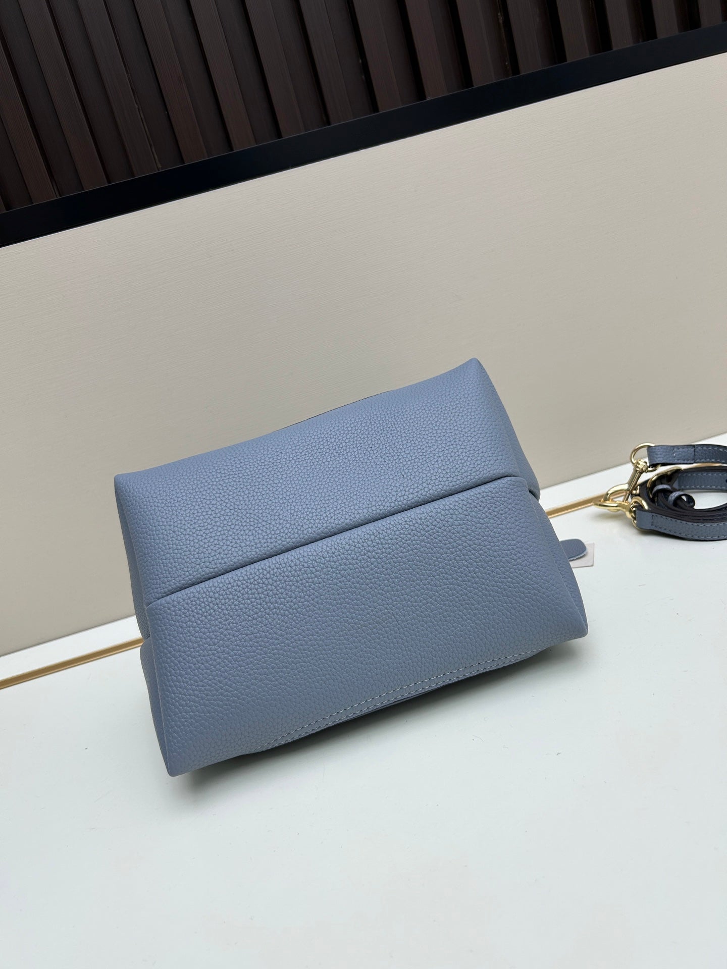 GUCCI Softbit Calfskin Tote & Crossbody Bag with Gift Box 27.5X21X16CM (2023 New Designer Handbag)