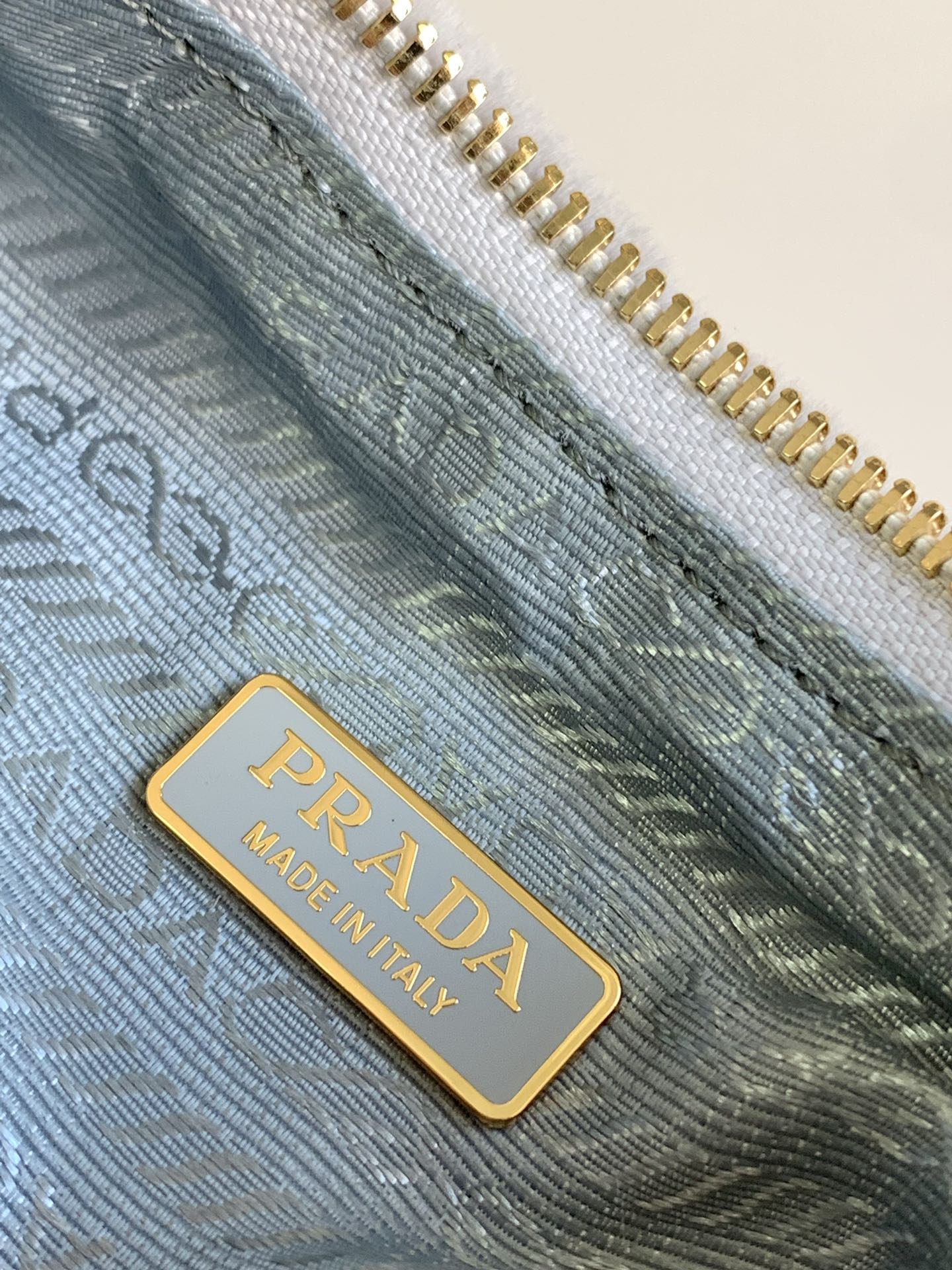 ✨2022 Viral Winter Puffer Bag 3-in-1｜Removable Chain+Plush Handle｜22cm Spacious Organizer｜Triangle Emblem