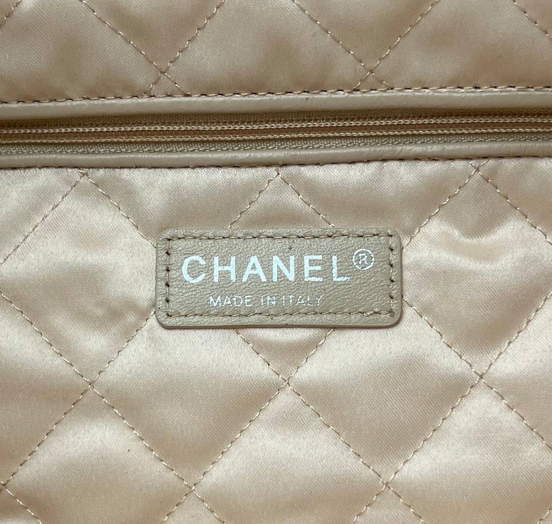 Chanel 2022 Chain-Strap Tote Bag | Vintage Brass Coin Charm & Drawstring Closure | Small 35×37×7cm Spacious Shopper