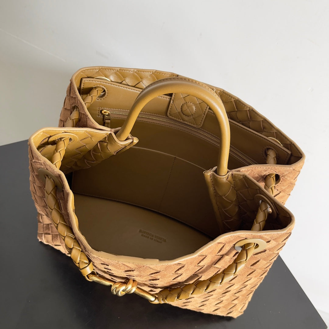 Bottega Veneta Andiamo Intrecciato Leather Tote Bag – Adjustable Shoulder Strap, Brass Knot Detail, Unisex Luxury Handbag