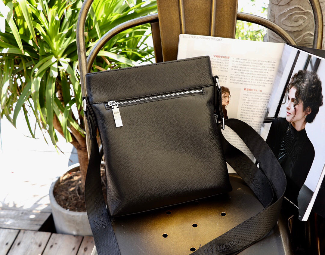 Gucci Men's Vintage Casual Bag | Full-Grain Leather Large Capacity | 24x28x5cm Lightweight Travel Bag Black