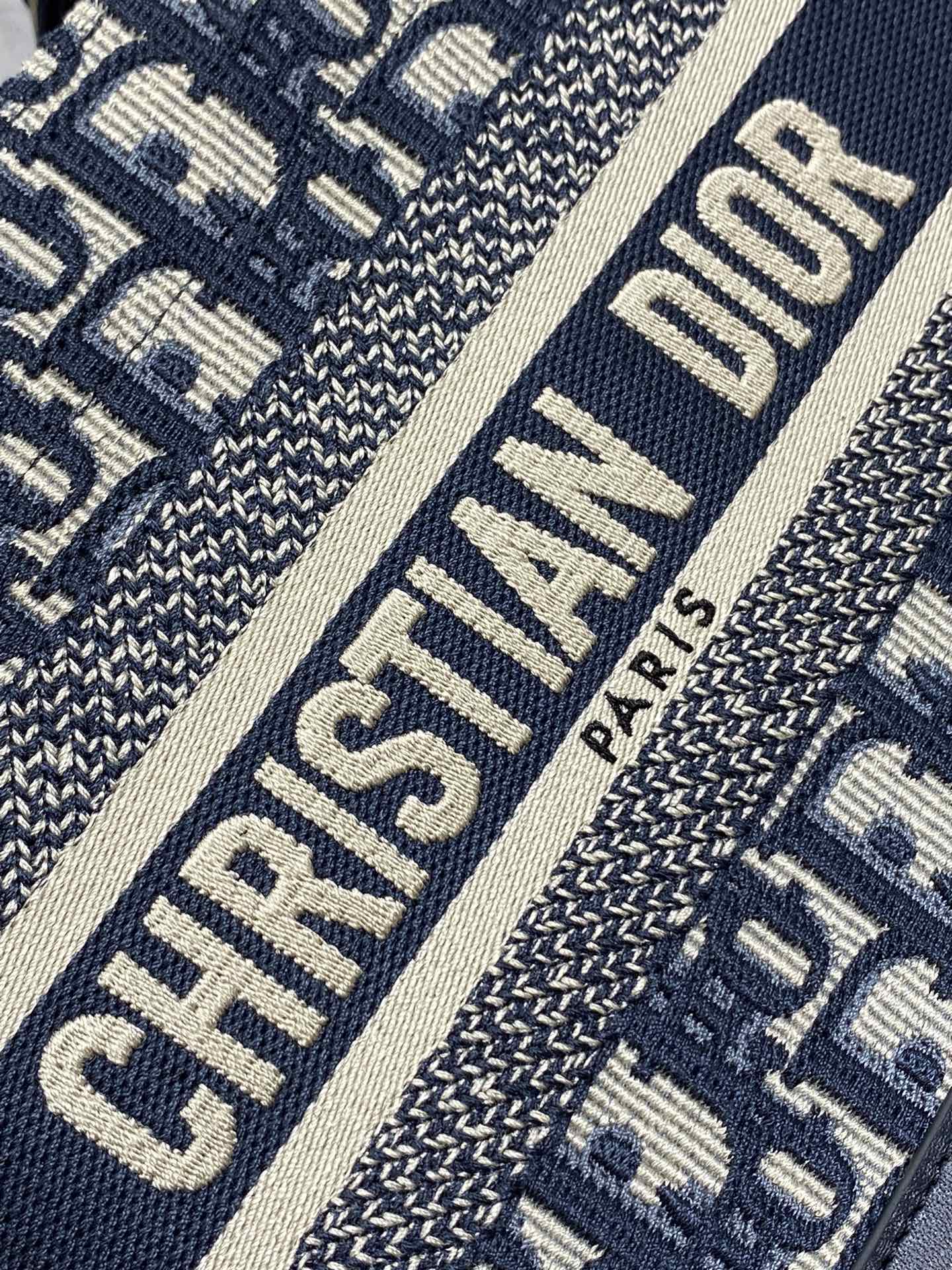 DIOR 2023 Fall/Winter Tote Bag | Monogram Embroidery Crossbody Shopper with Signature Letters, 27cm