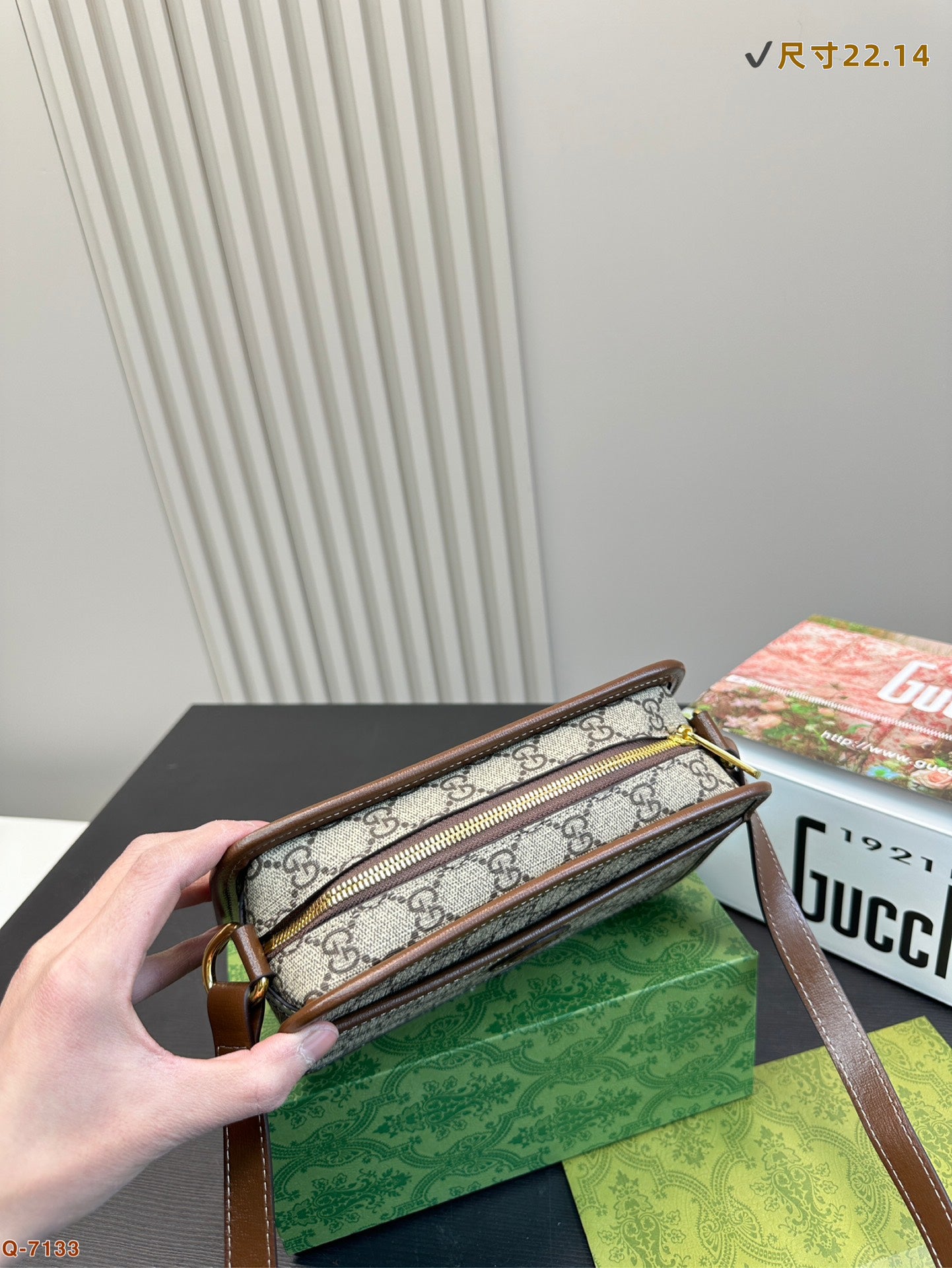 Gucci GG Monogram Camera Bag – Unisex Vintage Square Design 22x14cm Classic Crossbody