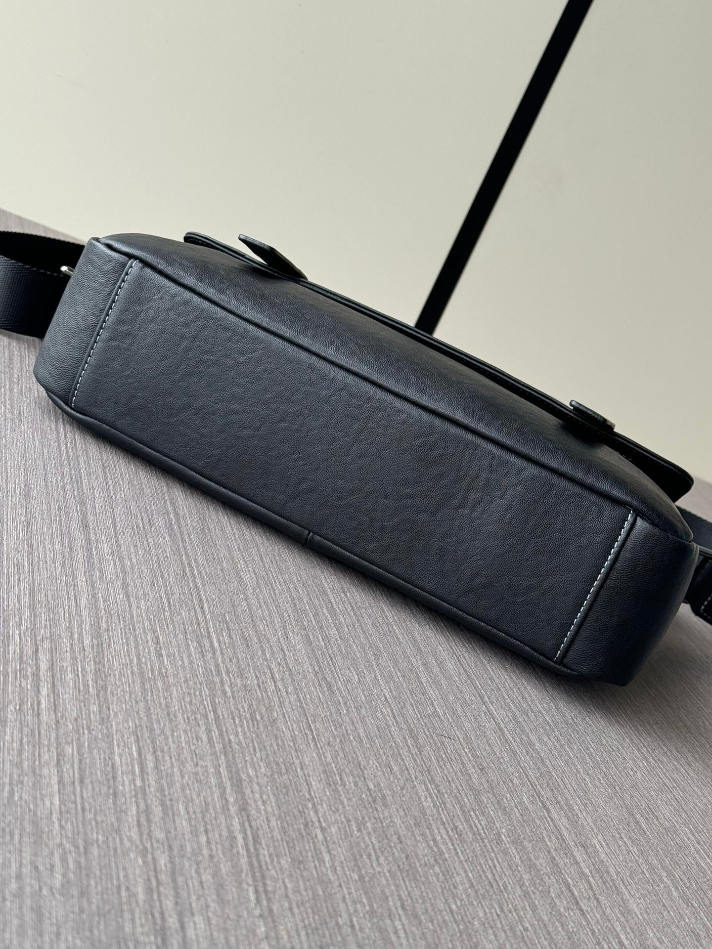 🔥 2024 Luxury Crossbody Bag - Italian Vegetable-Tanned Leather + Antique Brass Hardware | Multi-Pocket Organizer | 33cm Men's Travel Bag