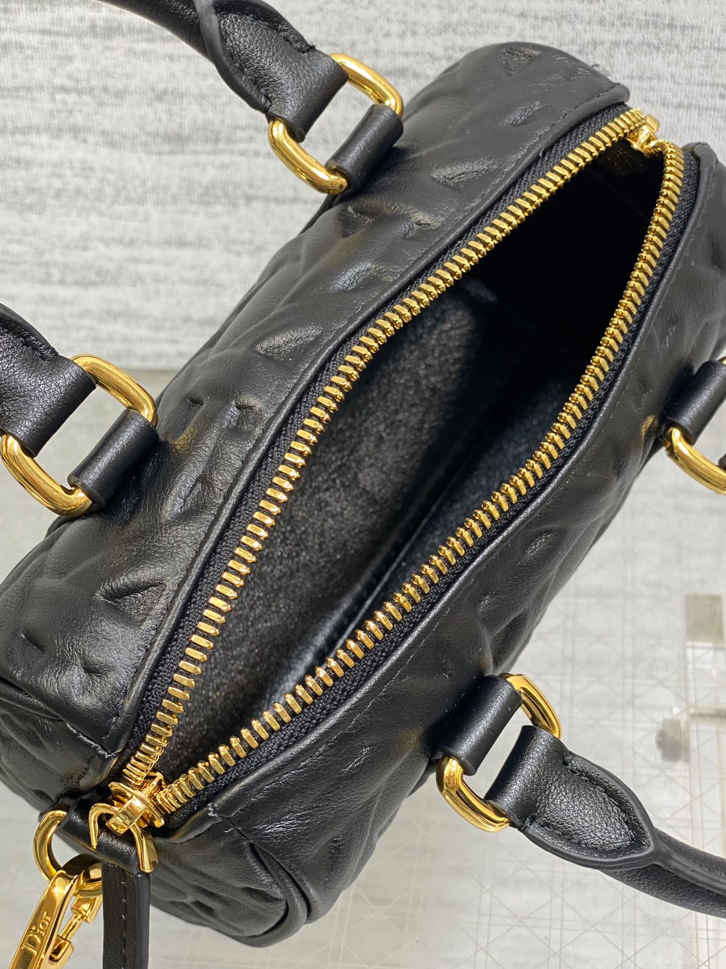 Groove 16 Mini Boston Bag｜Vintage Embossed Leather｜Top Handle & Crossbody｜17×10×8cm