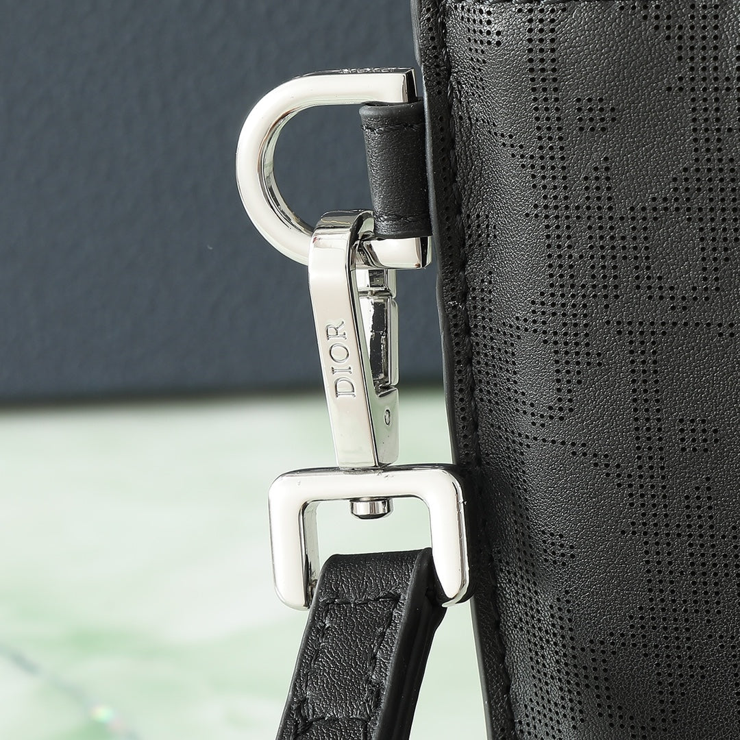 Dior A5 Clutch Bag｜Black Oblique Galaxy Embossed Calfskin｜Zip Compartment & 4 Card Slots｜Brass Dior Monogram