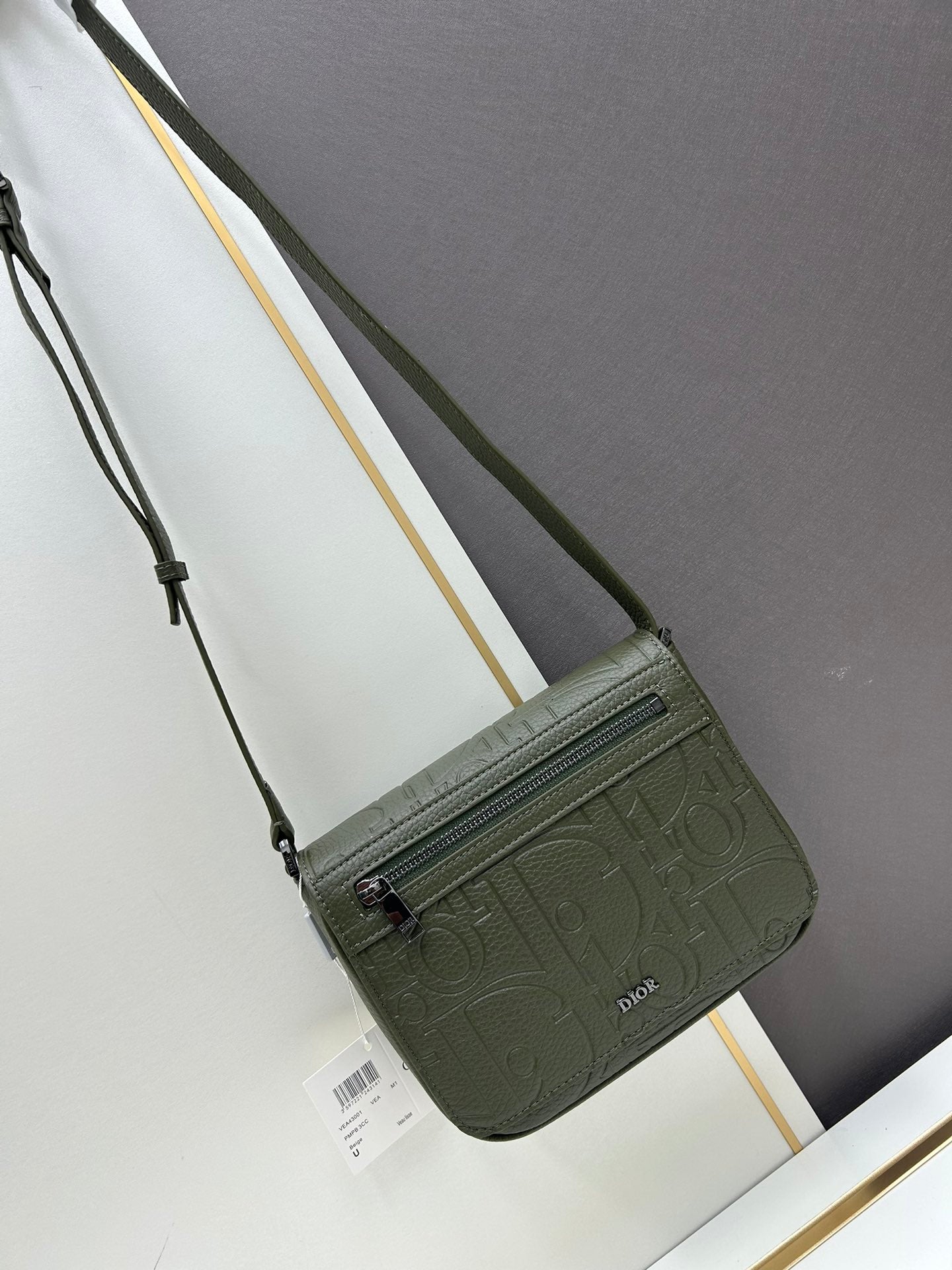 Dior Men's 2024 Fall Messenger Bag｜Top Original Luxury｜Magnetic Flap & Spacious Design｜Adjustable Leather Strap｜Gravity Embossed Leather