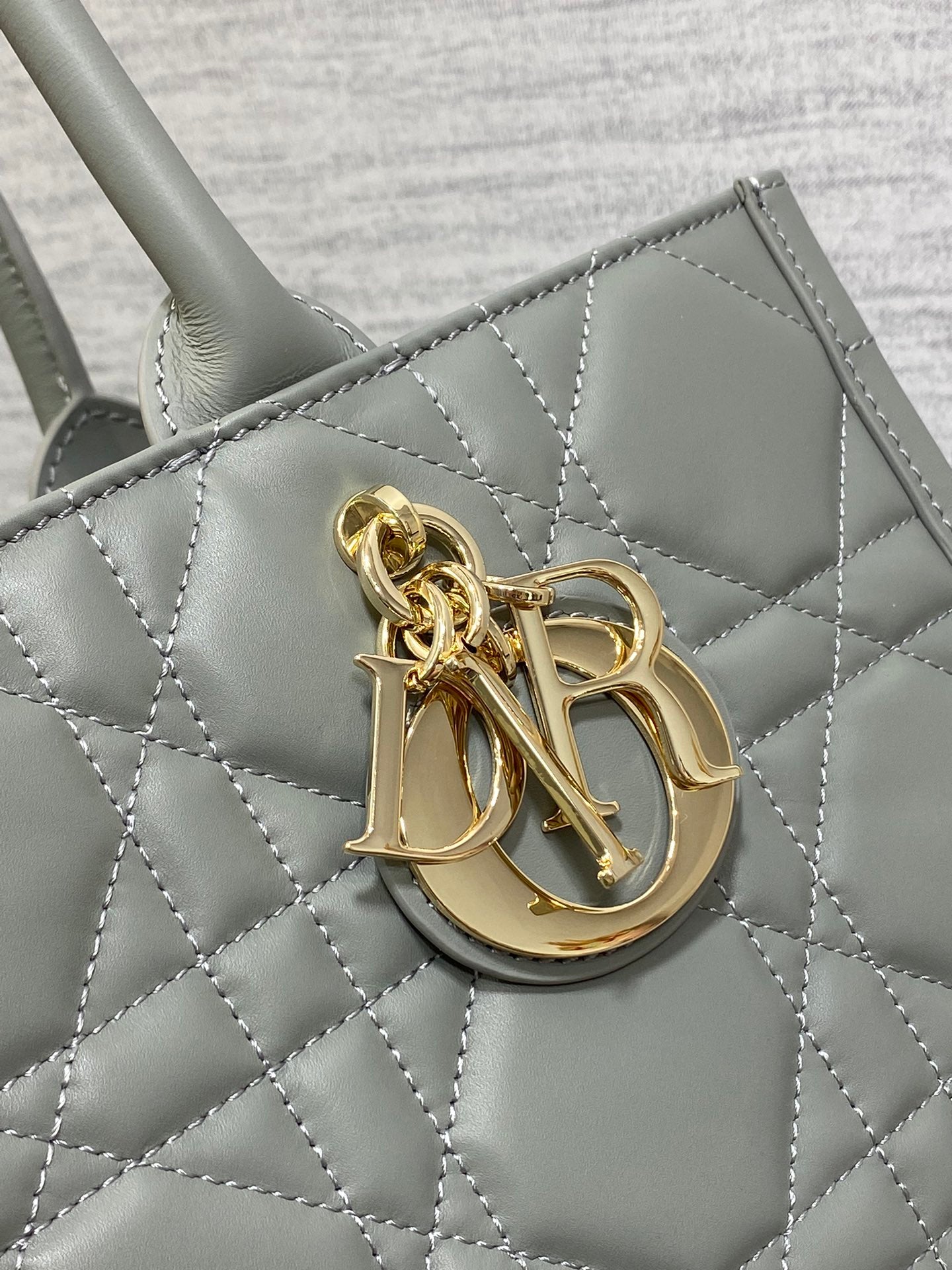 DIOR 2023 Fall/Winter Tote Bag | Top-Grade Calfskin Quilted Crossbody Shopper with Signature Letters, 36cm