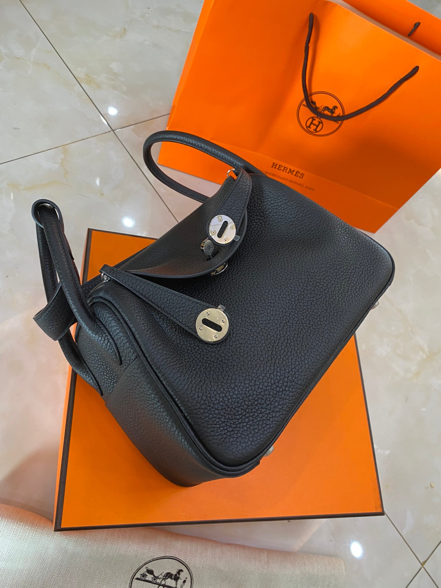 Hermès Lindy 26cm Black Silver Hardware | Handcrafted Calfskin Bag | Luxury Everyday & Evening Tote